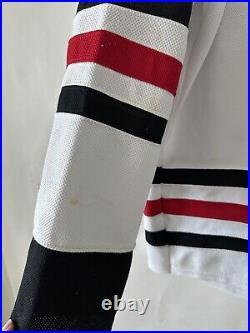 Corey Crawford Unsigned Blackhawks On-Ice Style Custom Stitched Jersey (Size 48)